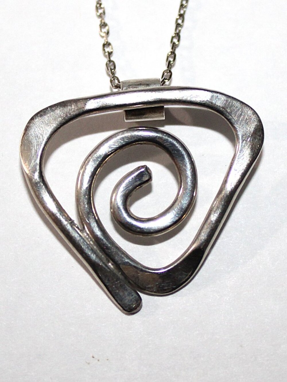 Sterling Silver Spiral Necklace 6 Grams 18 Inches